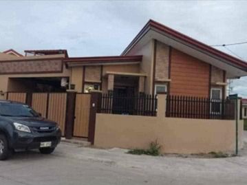 Modern Single Storey House with Car Garage (Category: House & Lot) located in Caloocan City. Submitted by cleverdog_e9ea21 (Listing ID 1465243041, Image 1). Description: 133 sqm corner lot.