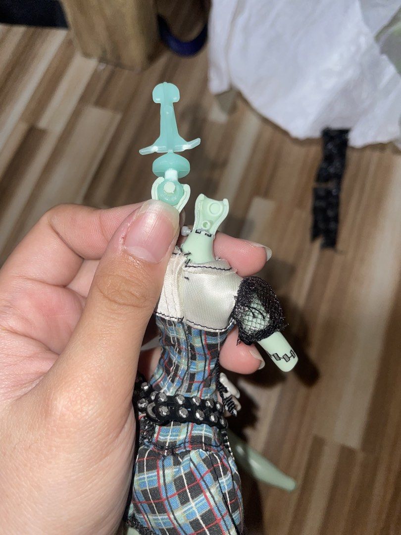 FS/FT Monster high Frankie bundle (SOLD AS IS) (Category: Figurines & Statues) located in Cordova. Submitted by siesie222 (Listing ID 1465290113, Image 2). Description: Wysiwyg Flaws and issues is in the photos Sold as is 2012 basic frankie and idk the other one (STRICTLY NO BRAKING OF BUNDLE!) If ft my lf is drac dolls.