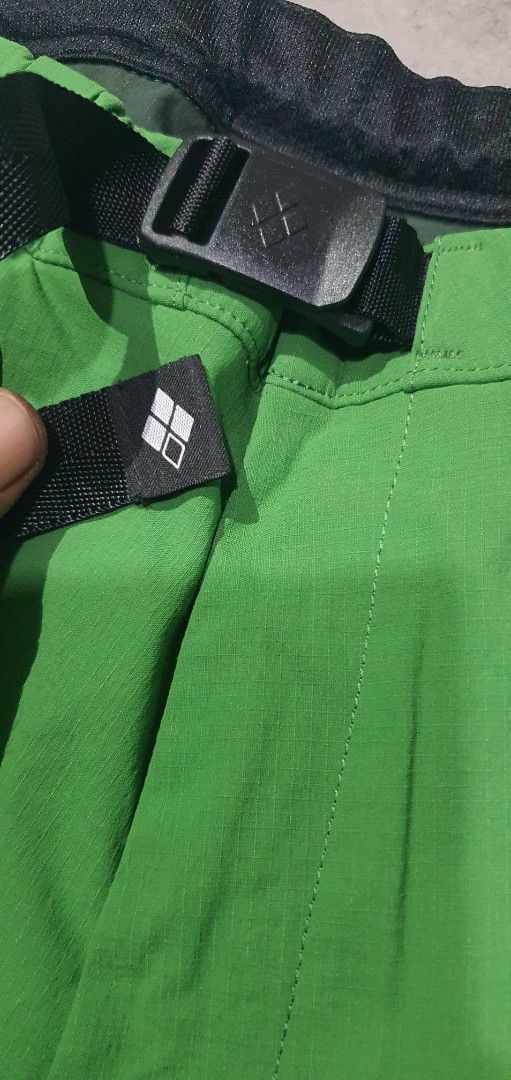 Montbell Green Shorts XL (Category: Shorts) located in Laoag. Submitted by floydg_corpuz22 (Listing ID 1465328169, Image 2). Description: Montbell shorts in bright green with dark contrast side panels. Size XL. Built-in adjustable web belt with buckle closure. Nylon and polyurethane blend fabric with ripstop texture. Made in Vietnam, style number 1105670. Machine washable care instructions inside. Montbell Xl 34 x 20 Excellent 350+sf.