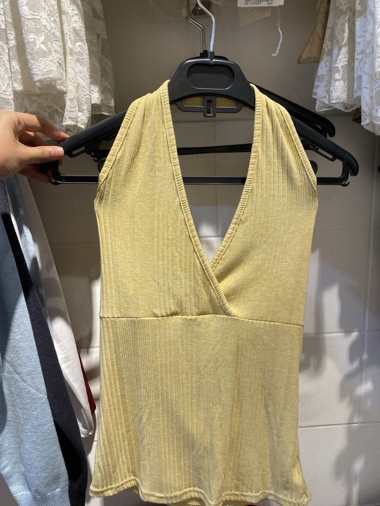 Moses Queen Halter Top (Category: Others Tops) located in Manila. Submitted by nicsnim (Listing ID 1465243448, Image 3). Description: .