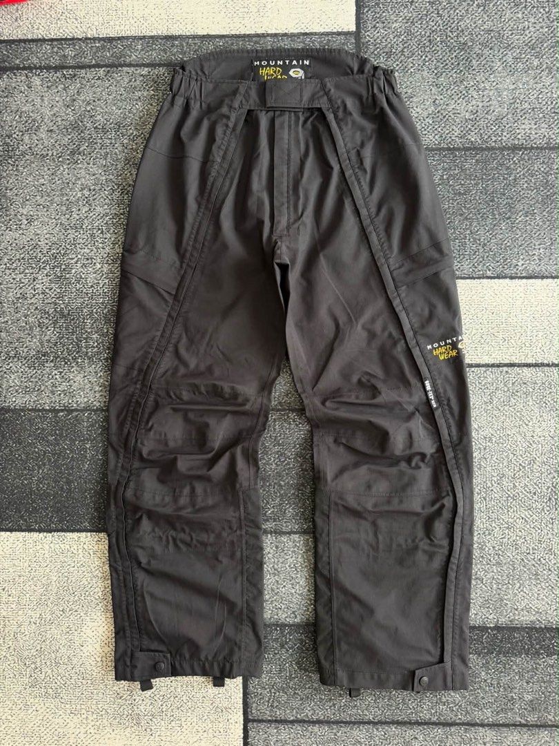 Mountain Hardware Goretex Moutain pants (Category: Hiking & Camping) located in Iloilo. Submitted by bunitoapparel_v2 (Listing ID 1465379825, Image 1). Description: Waist 34-36 Length 41 Good as new No flaws .