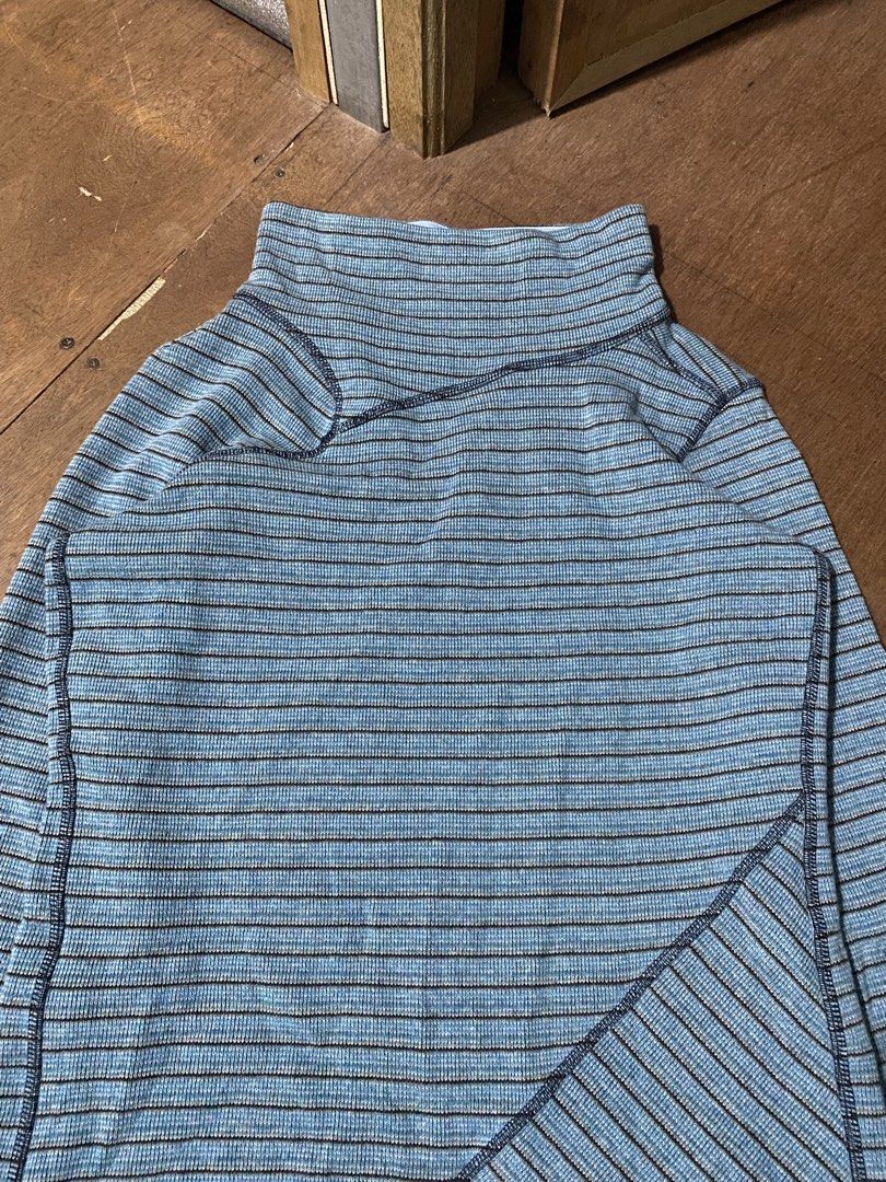 Mountain Hardware Longsleeve (Category: Coats, Jackets and Outerwear) located in Santa Rosa. Submitted by vicchamp (Listing ID 1465230160, Image 2). Description: .