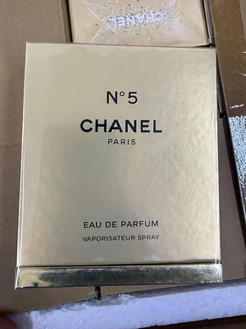 N°5 CHANEL EDP LIMITED EDITION | PREMIUM QUALITY (Category: Fragrance & Deodorants) located in Quezon City. Submitted by embereshop2 (Listing ID 1465187682, Image 1). Description: 📌 Perfect for yourself or as a gift! ✨ Whether you’re treating yourself or looking for a gift for birthdays and any special occasion, this is a great choice. 💗 The scent is very close to 0G and long-lasting, perfect if you want something that smells premium without go