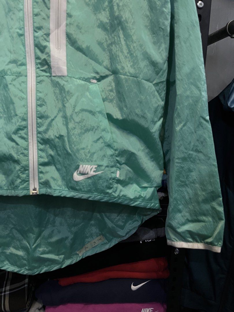 N I K E Tech Aeroshield Moto Cape Running Jacket (Category: Coats, Jackets and Outerwear) located in Baliuag. Submitted by TOCThrift (Listing ID 1465248755, Image 2). Description: N I K E Tech Aeroshield Moto Cape Running Jacket Size M on tag 19 width x 23 F 26 B Length Excellent Condition Packable hoof No issue 680 + SF Baliwag, Bulacan.