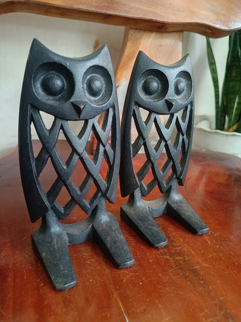 Nambu Ironware Owl Shaped Bookend/ Book Stand (Category: Vintage Collectibles) located in Imus. Submitted by ABrielleC (Listing ID 1465371124, Image 1). Description: Cast Iron Material Height-7in Length-3.5in (each) Total Weight-1.3kg Japan Surplus Item First to pay Loc Imus Cavite.