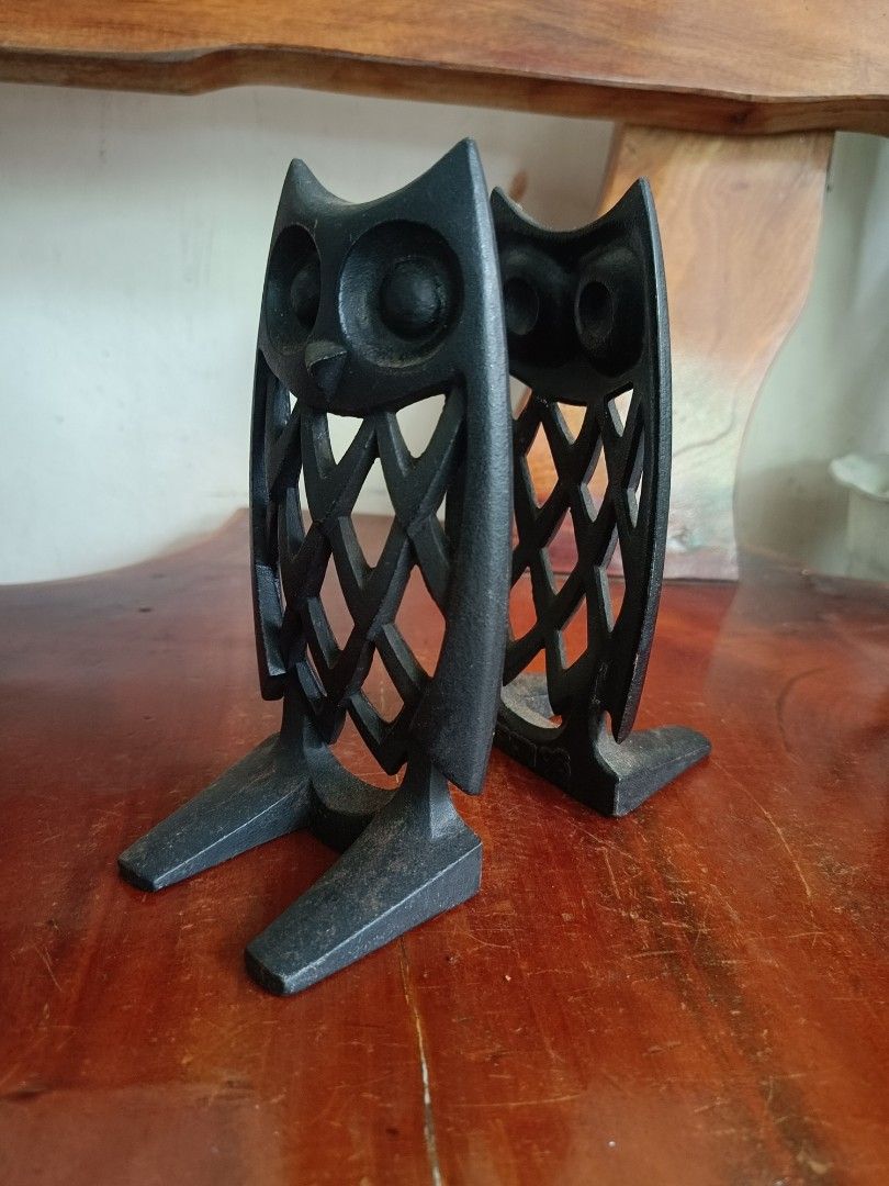 Nambu Ironware Owl Shaped Bookend/ Book Stand (Category: Vintage Collectibles) located in Imus. Submitted by ABrielleC (Listing ID 1465371124, Image 2). Description: Cast Iron Material Height-7in Length-3.5in (each) Total Weight-1.3kg Japan Surplus Item First to pay Loc Imus Cavite.