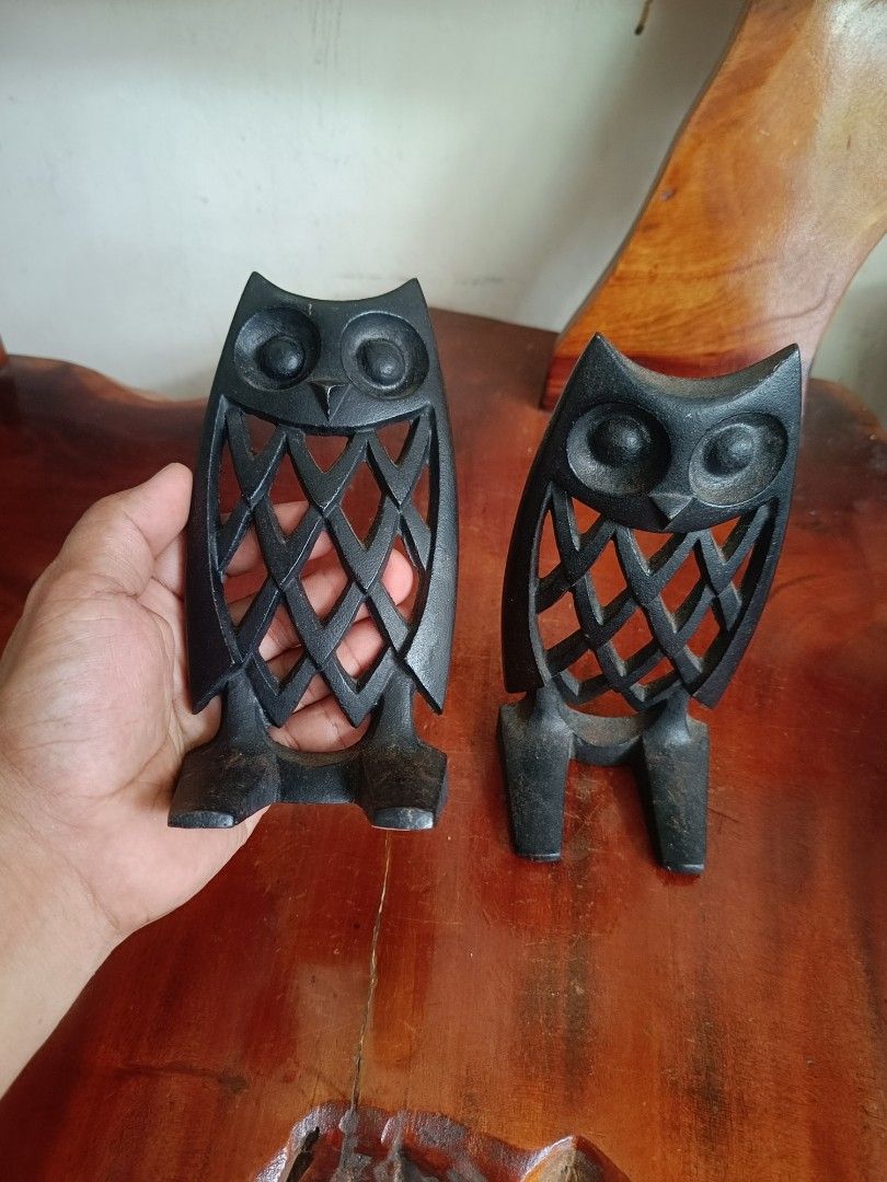 Nambu Ironware Owl Shaped Bookend/ Book Stand (Category: Vintage Collectibles) located in Imus. Submitted by ABrielleC (Listing ID 1465371124, Image 3). Description: Cast Iron Material Height-7in Length-3.5in (each) Total Weight-1.3kg Japan Surplus Item First to pay Loc Imus Cavite.