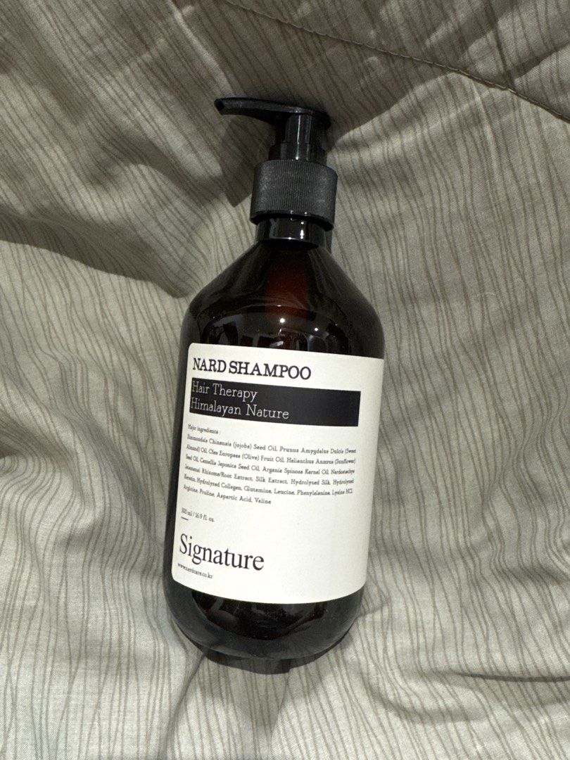 Nard Shampoo Signature 500 mL (Category: Hair) located in Navotas City. Submitted by tealpill27 (Listing ID 1465284987, Image 2). Description: As an impulsive buyer traveling abroad, let’s share some of the items I bought! Inquiries and offers are welcome and free! 📩 .