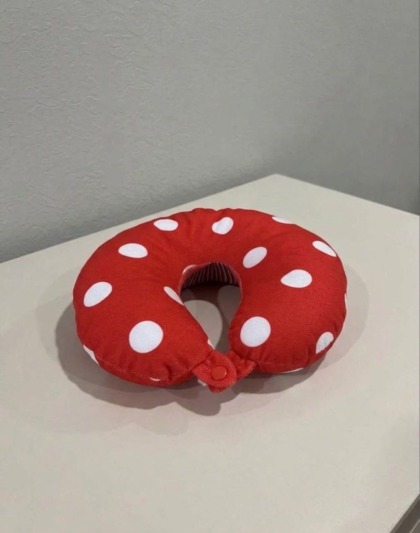 Neck Pillow (Category: Travel Essentials & Accessories) located in Cavite. Submitted by nezaph (Listing ID 1465221302, Image 1). Description: .