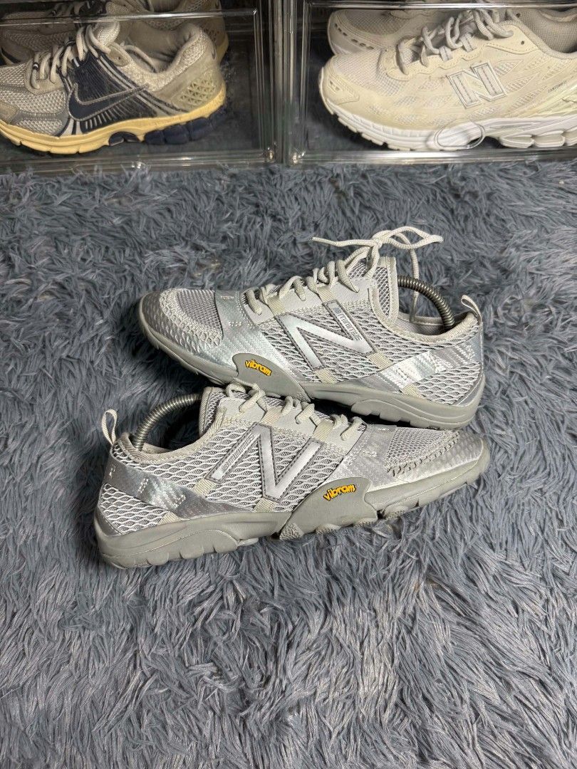 NEW BALANCE MINIMUD MT10 (Category: Sneakers) located in Candelaria. Submitted by worn_gallerie (Listing ID 1465297629, Image 1). Description: NEW BALANCE MINIMUS MT10 SIZE 9.5 US MENS GOOD ASNEW ₱1,499 ONLY.