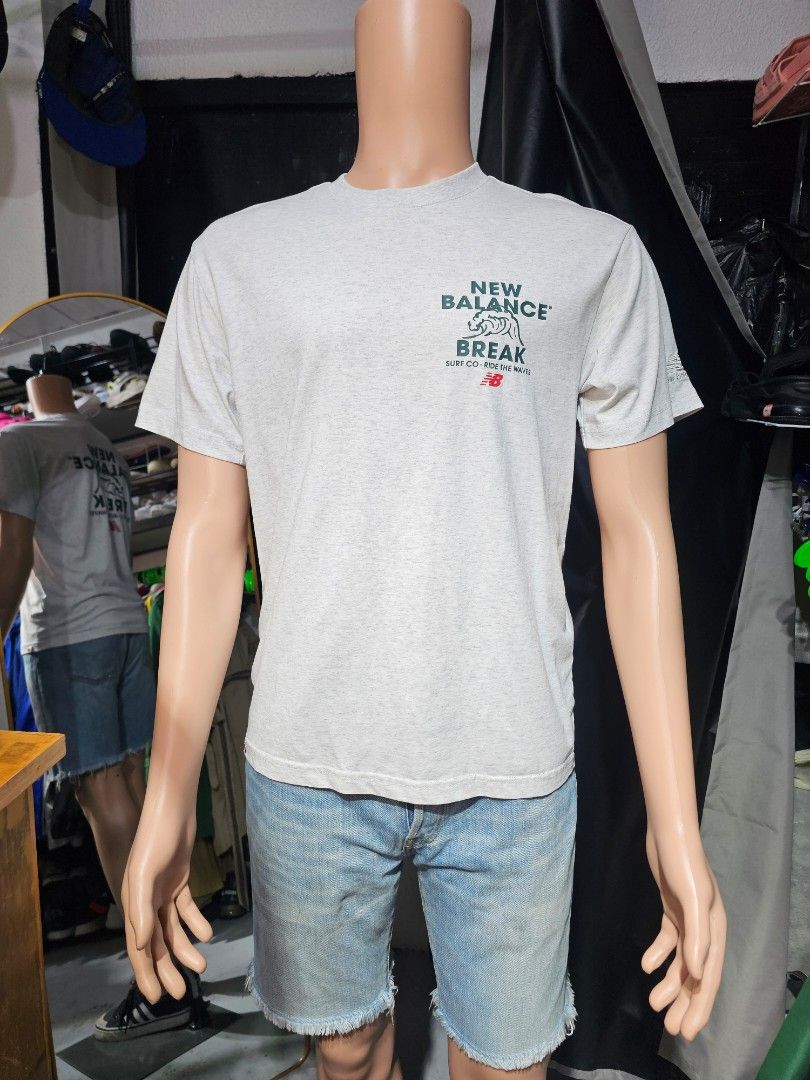 New Balance Summer Wave graphic tee (Category: Tshirts & Polo Shirts ) located in Baguio. Submitted by kayeonlineshop (Listing ID 1465189314, Image 1). Description: -This light grey New Balance Summer Wave graphic tee features a cool retro surf-inspired chest logo..