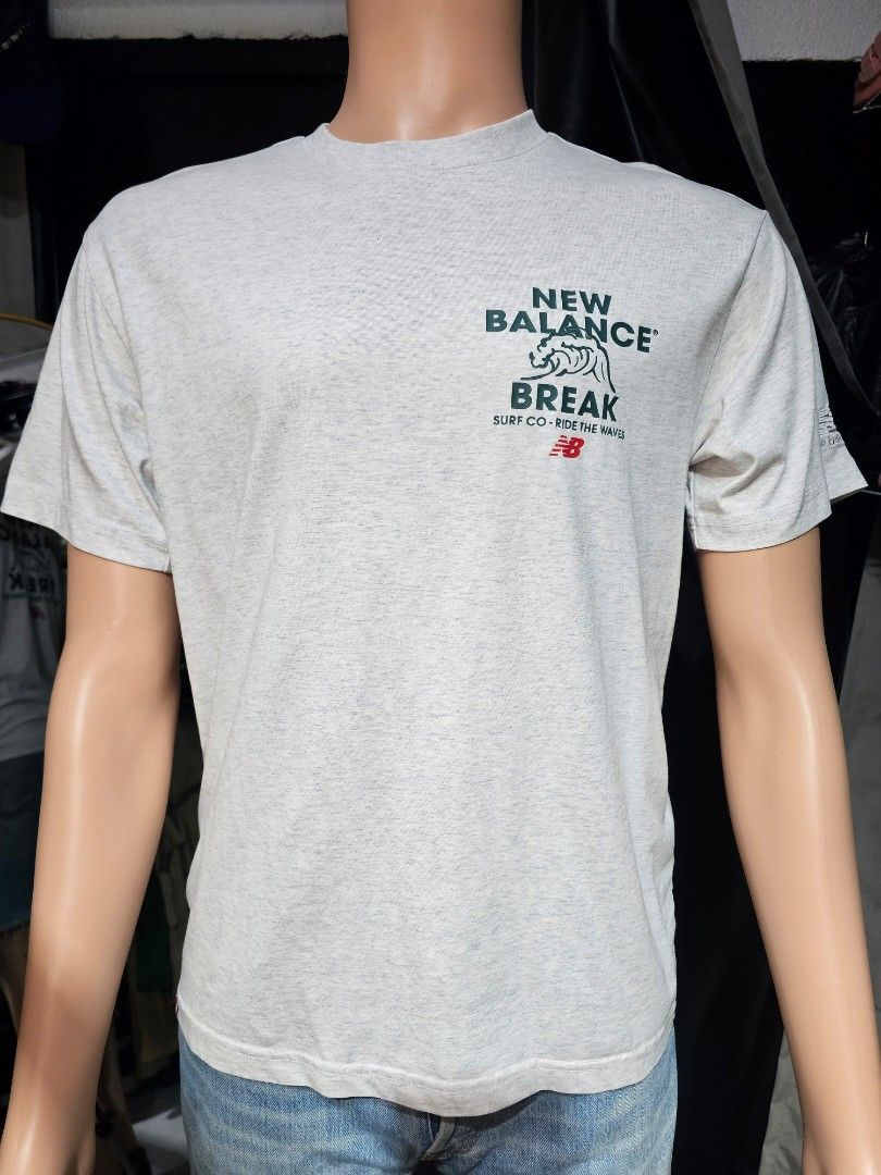 New Balance Summer Wave graphic tee (Category: Tshirts & Polo Shirts ) located in Baguio. Submitted by kayeonlineshop (Listing ID 1465189314, Image 2). Description: -This light grey New Balance Summer Wave graphic tee features a cool retro surf-inspired chest logo..