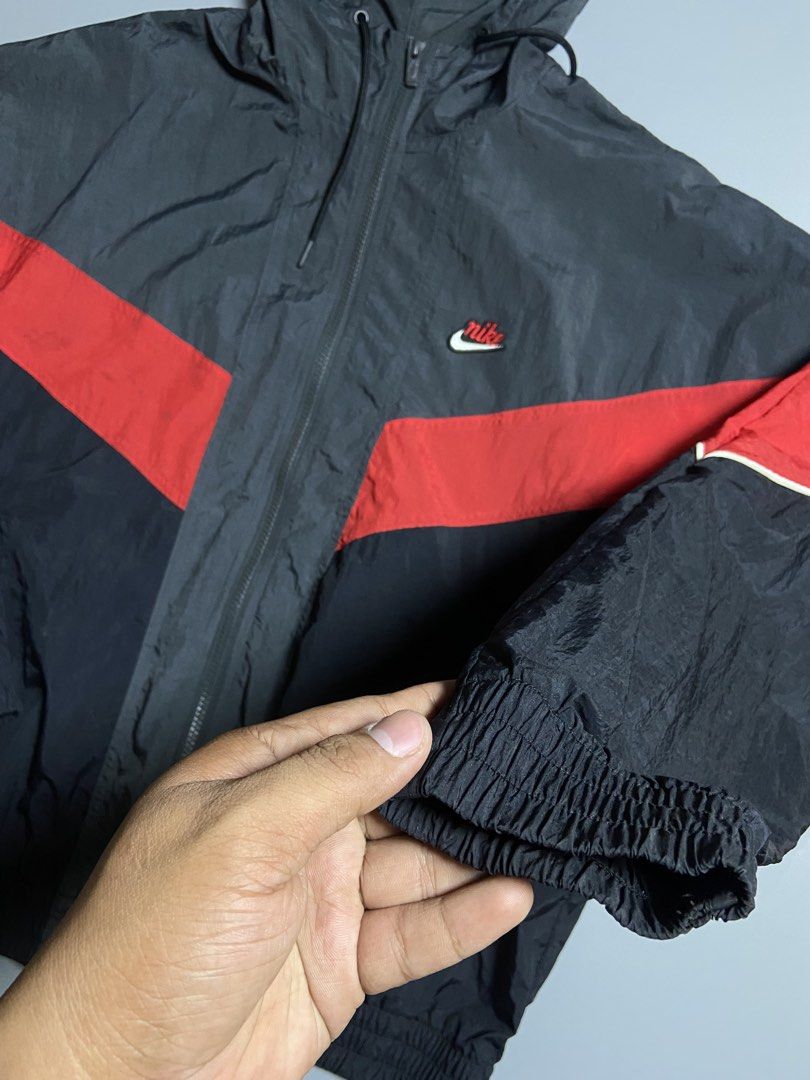 Nike (Category: Coats, Jackets and Outerwear) located in Cebu City. Submitted by chinocabanit (Listing ID 1465268409, Image 3). Description: Nike Windrunner Zip Up Hoodie L - 27 W - 26 ( medium on tag ) Excellent condition No issue 9.8/10 color rate 1000 freeship 🏷️ Sawang calero, cebu city 📍.