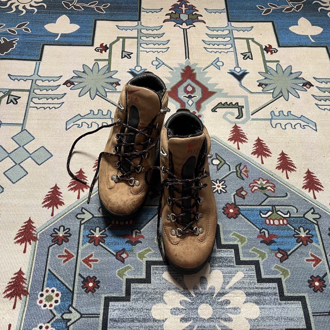 NIKE ACG Regain Boots (Category: Boots) located in Manila. Submitted by dot.niel (Listing ID 1465305131, Image 3). Description: Vintage Nike Air ACG Regain Boots Has some stains but still in good condition 2500 shipped.