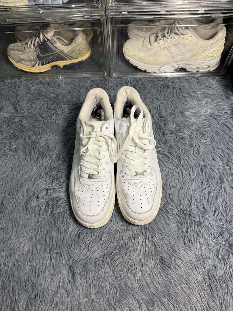 NIKE AF1 X SUPREME LOW TRIPLE WHITE (Category: Sneakers) located in Candelaria. Submitted by worn_gallerie (Listing ID 1465291104, Image 2). Description: NIKE AF1 SUPREME SIZE 11 US MENS GOOD CONDITION NEEDS CLEAN ₱1,899 ONLY.