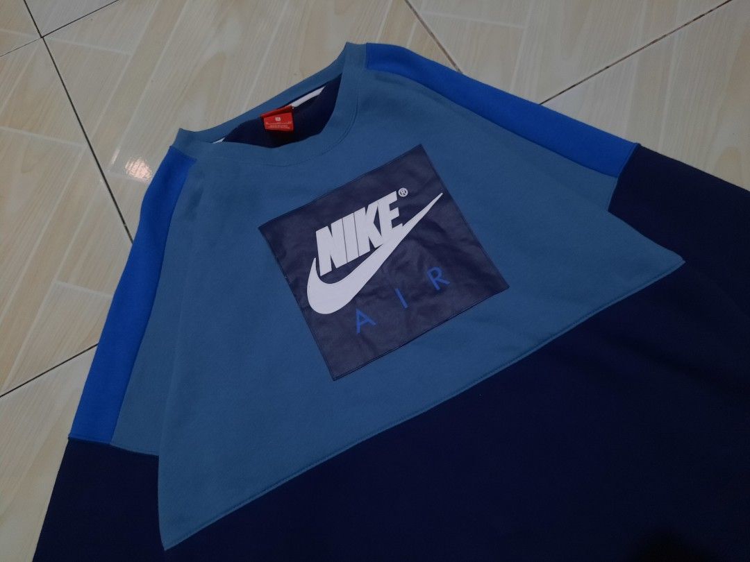nike air sweater (Category: Activewear) located in Tarlac. Submitted by thryftstash (Listing ID 1465380412, Image 2). Description: dimes: 27.5 - 24 xl on tag issue: none sf not included tarlac loc j&t and lbc courier.