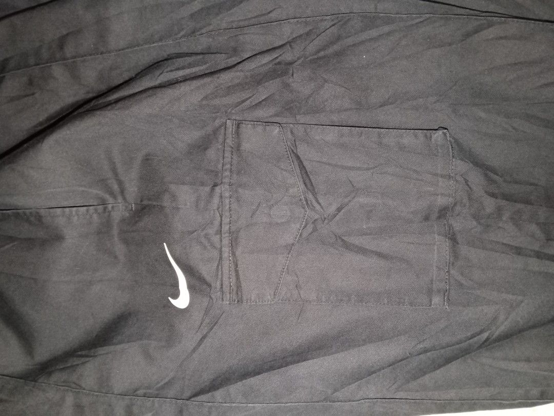 Nike Black Cargo Pants Size L (Category: Joggers) located in Maramag. Submitted by jack.joe (Listing ID 1465282007, Image 3). Description: - Brand: Nike - Item: Cargo pants / Streetwear trousers - Color: Black - Size: L - Material: 61% cotton, 39% polyester blend (Made in Vietnam) - Features: Elastic waistband with drawstring, side cargo pockets, and Print Nike swoosh logo - Style: Great for everyday wear, easy to match with tees and hoodies.