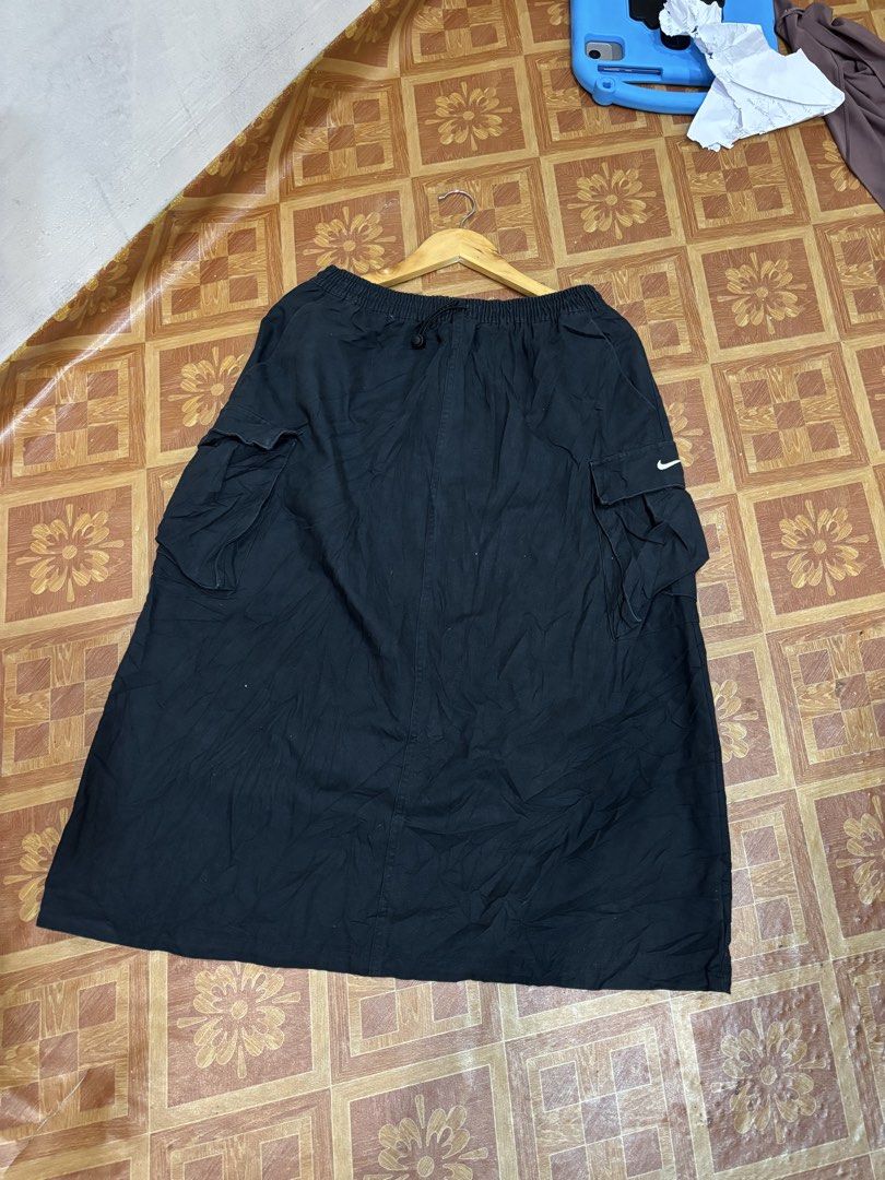 Nike Black Cargo Skirt Size L (Category: Skirts) located in Manila. Submitted by noribrahim.20 (Listing ID 1465261130, Image 1). Description: - Brand: Nike - Style: Cargo skirt - Size: Large - Waist: Elastic with adjustable drawstring - Pockets: Dual large utility pockets with velcro flaps - Branding: Small white embroidered Nike swoosh on left pocket - Origin: Made in Vietnam - Condition: Great for casual streetwear and easy to style with tops a