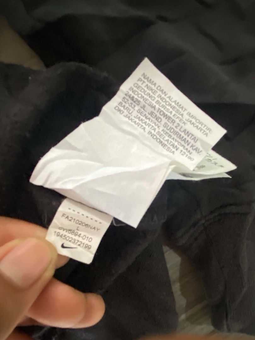 Nike Black Hoodie Size L (Category: Hoodies) located in Zamboanga. Submitted by _branskiee.thrift16 (Listing ID 1465218033, Image 3). Description: - Brand: Nike - Color: Classic Black - Size: L (Regular Fit) - Origin: Made in Thailand - Design: Pullover with white drawstring cords - Pocket: Convenient kangaroo front pocket - Branding: Small white Nike swoosh logo on the right chest - Model Code: FA210206NAY.