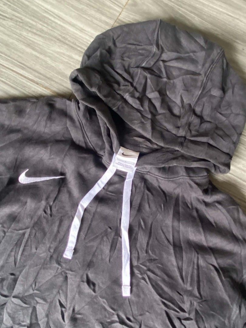 Nike Black Hoodie Size L (Category: Hoodies) located in Zamboanga. Submitted by _branskiee.thrift16 (Listing ID 1465218033, Image 2). Description: - Brand: Nike - Color: Classic Black - Size: L (Regular Fit) - Origin: Made in Thailand - Design: Pullover with white drawstring cords - Pocket: Convenient kangaroo front pocket - Branding: Small white Nike swoosh logo on the right chest - Model Code: FA210206NAY.