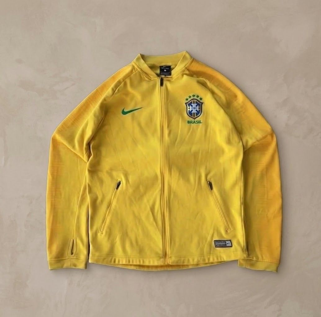 Nike BRASIL TRACK JACKET 2018 World Cup Anthem (Category: Coats, Jackets and Outerwear) located in Quezon City. Submitted by fritzyurii (Listing ID 1465278168, Image 2). Description: No issue 21x27.