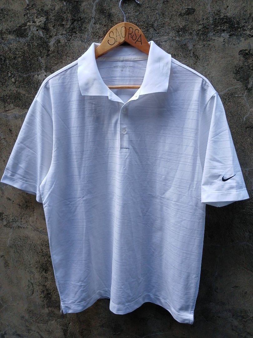Nike golf polo shirt (Category: Activewear) located in Candelaria. Submitted by saorsa.thrift (Listing ID 1465301834, Image 1). Description: Nike golf polo shirt •Size: M-L •Dimes: 21.5 / 29 •Condition: Very good •Issue: None 🏷️ 480 + sf.