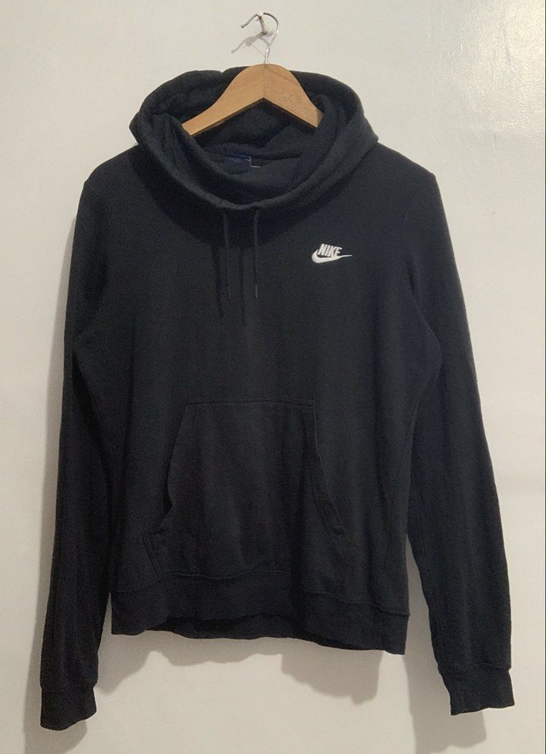 Nike hoodie (Category: Hoodies) located in Quezon City. Submitted by hustle_mind (Listing ID 1465313631, Image 1). Description: Authentic no issue 22x27.5.
