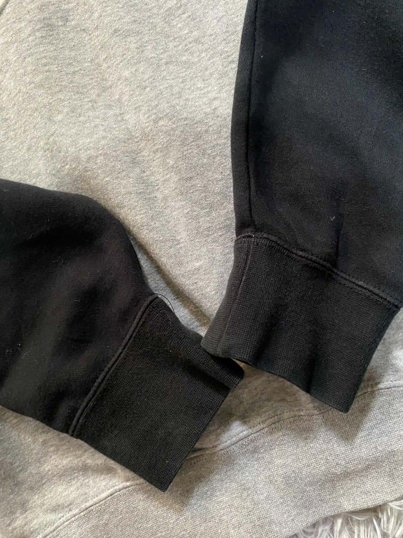 Nike Longsleeve (Category: Coats, Jackets and Outerwear) located in Manila. Submitted by aize2thrft (Listing ID 1465282722, Image 3). Description: NIKE SWOOSH LONGSLEEVE LIKE NEW CONDITION COMPLETE TAGS NO ISSUE 26/23.