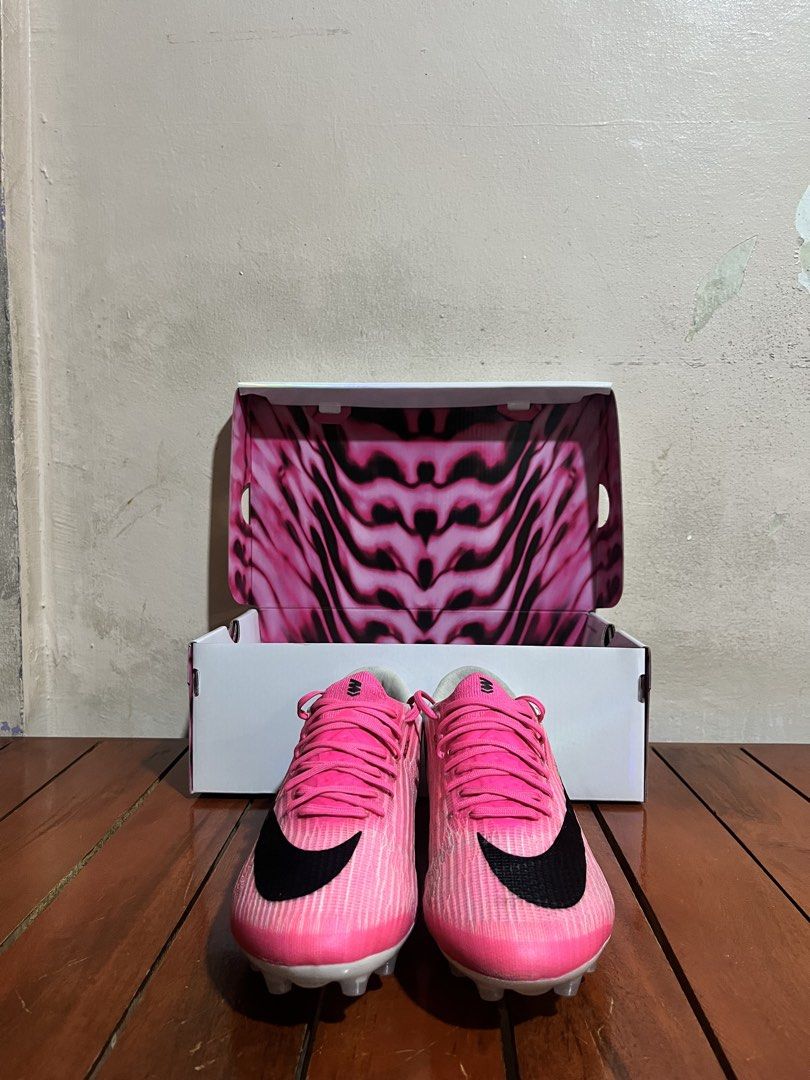 Nike Mercurial Superfly 11 Elite AG-Pro (Category: Casual Shoes) located in Imus. Submitted by clarkcajilig (Listing ID 1465192515, Image 2). Description: Selling my Nike Mercs Size: 8.5 US Purchased from Nike app in June (see last picture for proof) Complete with shoe bag and extra insoles Price: ₱7,000 RFS: Bought a new pair of cleats Issue: No issue, just turf dirt and a few scratches. Won’t affect performance. DM for more detailed pictures.