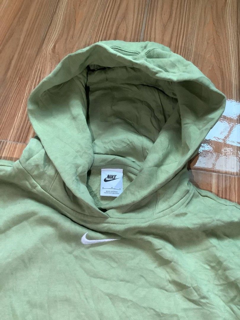Nike Mid Swoosh Hoodie (Category: Coats, Jackets and Outerwear) located in Canaman. Submitted by stayhypethrifted (Listing ID 1465186367, Image 3). Description: .