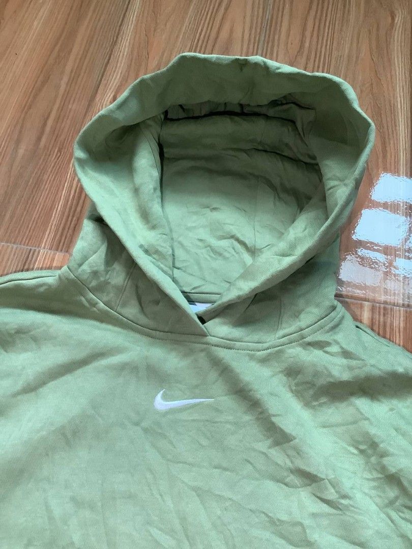 Nike Mid Swoosh Hoodie (Category: Coats, Jackets and Outerwear) located in Canaman. Submitted by stayhypethrifted (Listing ID 1465186367, Image 2). Description: .