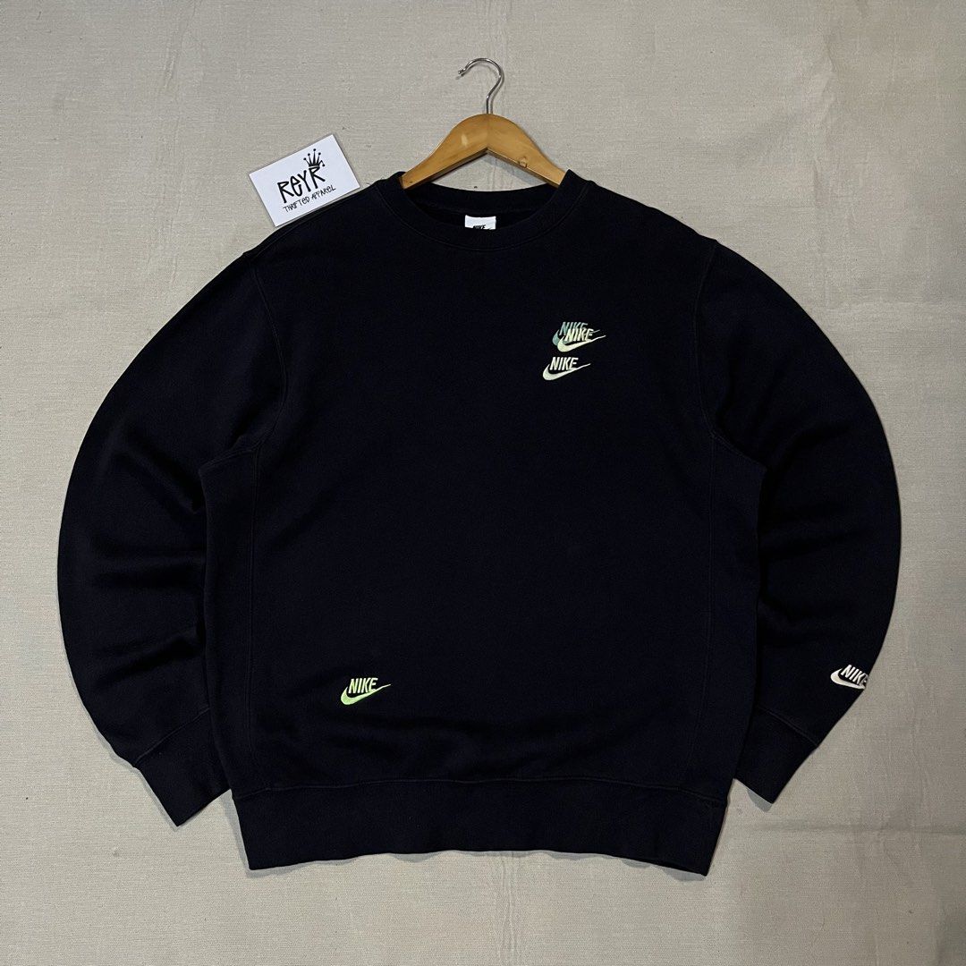 Nike Multi Logo Sweatshirt (Category: Coats, Jackets and Outerwear) located in Batangas. Submitted by reyr. (Listing ID 1465227578, Image 1). Description: Dimes: 23” width | 28” length Condition: Excellent Color rate: 9/10 Issue: unnoticeable scratch sa tagiliran.