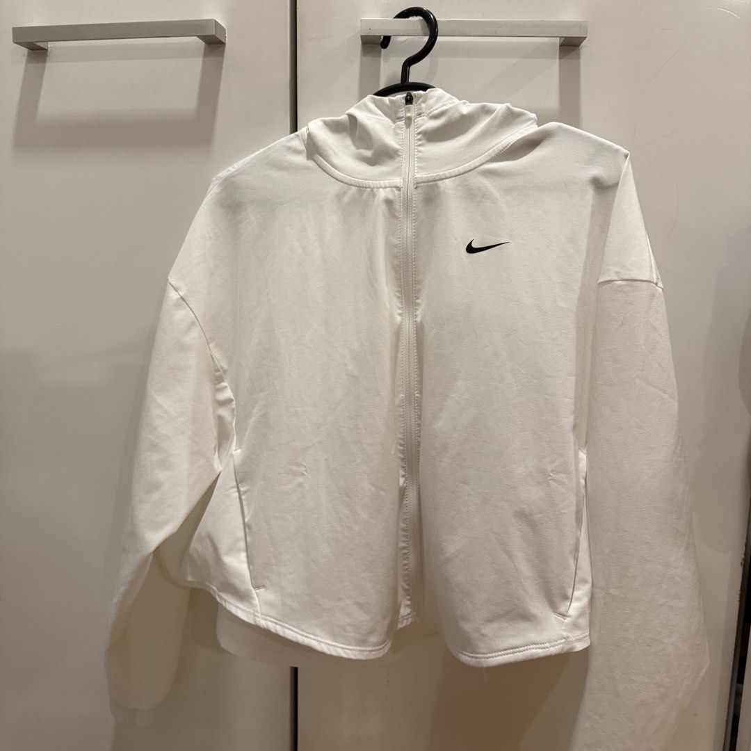 Nike One Women's Repel Jacket White (M) (Category: Coats, Jackets and Outerwear) located in Quezon City. Submitted by brief23 (Listing ID 1465289619, Image 2). Description: Nike One works for it all. Lightweight and flowy, this spacious jacket has a water-repellent finish and plenty of stretch for coverage and comfort through every activity BENEFITS The water-repellent finish helps keep you dry in wet weather. The mesh pocket bags help keep moist