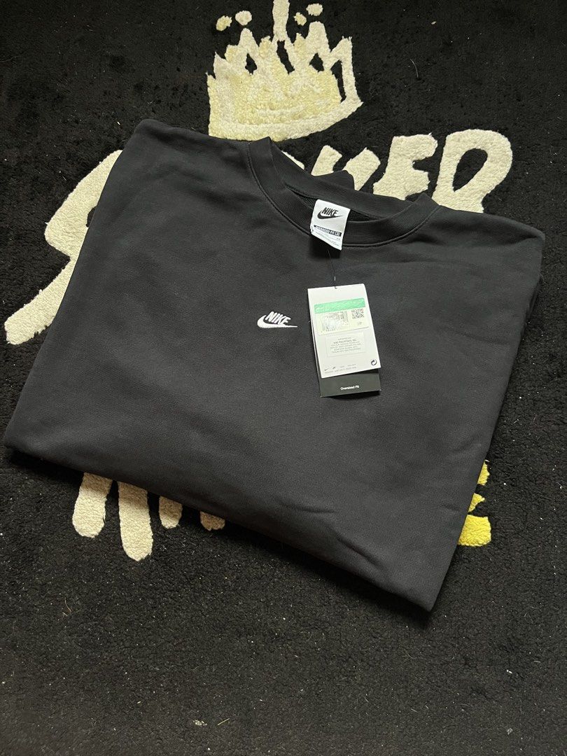 Nike Oversized Crewneck (Category: Coats, Jackets and Outerwear) located in Makati City. Submitted by threadsfordays (Listing ID 1465328820, Image 1). Description: Authentic Bnew with tags Size XL fits 2XL ₱1500 Mandaluyong area.