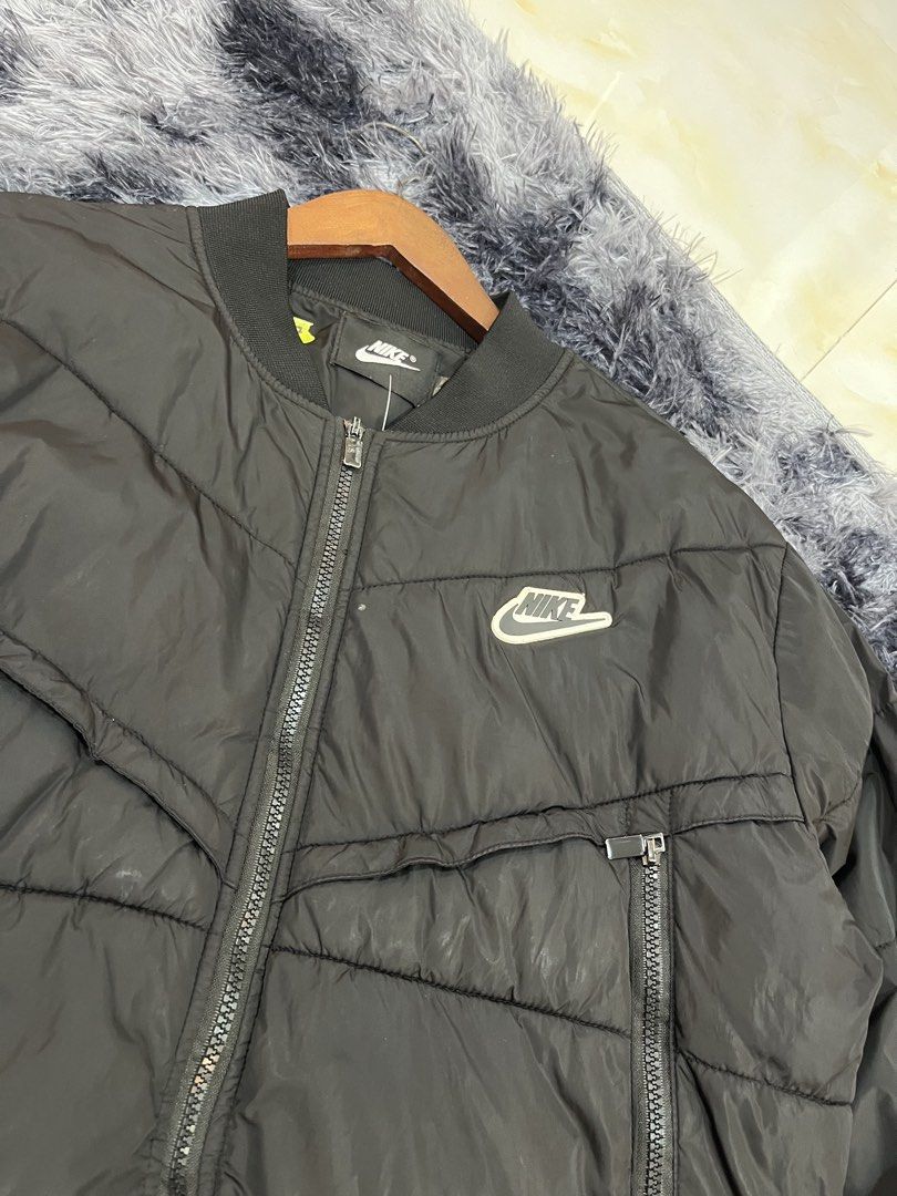 Nike Puffer Jacket (Category: Coats, Jackets and Outerwear) located in Manila. Submitted by cjcuevas_05 (Listing ID 1465212621, Image 2). Description: 📍Tanza Cavite Dimes: 22.5x27 Good condition Gcash only, can ship thru JnT/orange check out.