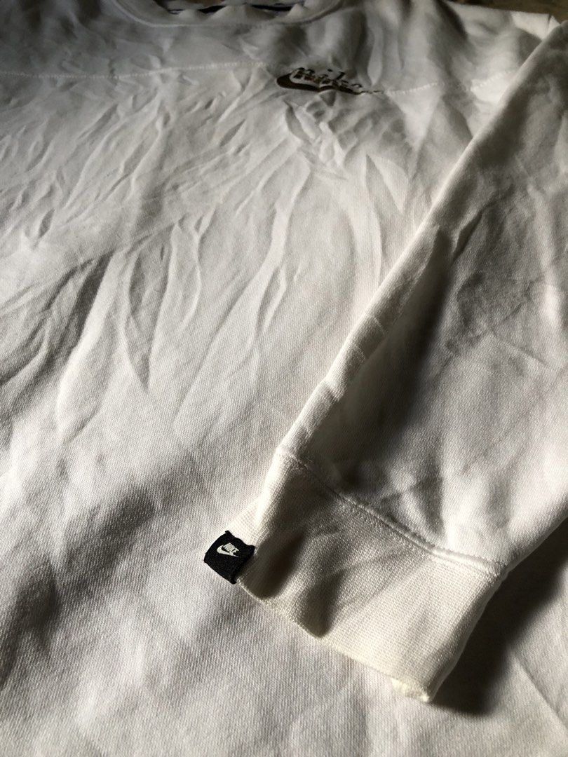 Nike SB Big logo back hit sweater (White) (Category: Coats, Jackets and Outerwear) located in Muntinlupa City. Submitted by josh_fitsnfinds (Listing ID 1465360116, Image 2). Description: good as brand new, no issues..
