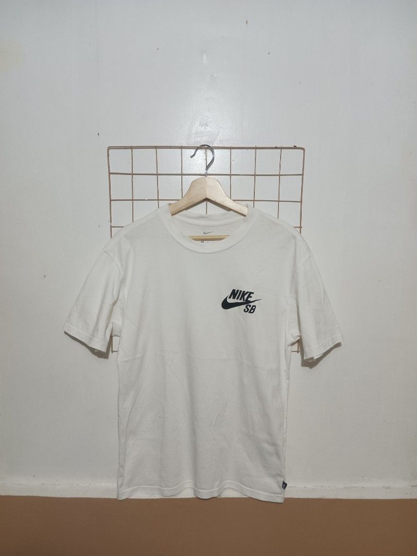 Nike SB White T-Shirt (Category: Tshirts & Polo Shirts ) located in Davao. Submitted by jasondagam14678 (Listing ID 1465380186, Image 1). Description: - Authentic white Nike SB t-shirt - Features a bold black chest logo and small woven tag near the hem - Classic crew neck and short sleeves - Standard fit for comfortable wear - Excellent, clean condition with no stains or rips - Versatile streetwear piece, great for daily use or skating - Dimensio