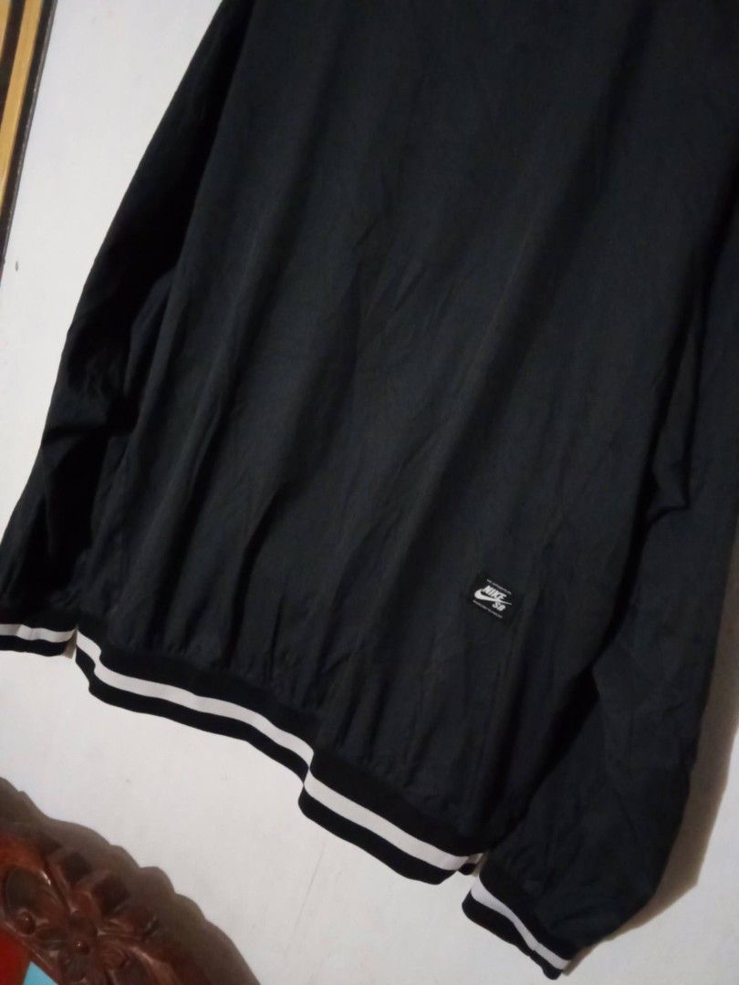 NIKE SB WINDBREAKER (Category: Hoodies) located in Manila. Submitted by khen_thriftshop27. (Listing ID 1465174442, Image 2). Description: NIKE SB WINDBREAKER PSG ONLY BAWAL SA MASELAN SIZE LARGE 25X28 BOXY ISSUE FADE PRINT NABURA NA YUNG FRONT DESIGN YUN LANG ISSUE BUKOD DUN WALA NA REASONABLE PRICE NAMAN 200+SHIP.