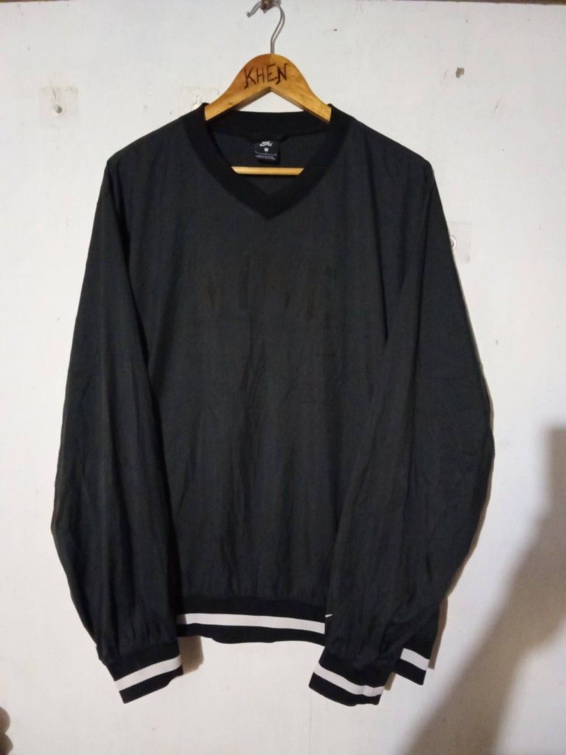NIKE SB WINDBREAKER (Category: Hoodies) located in Manila. Submitted by khen_thriftshop27. (Listing ID 1465174442, Image 1). Description: NIKE SB WINDBREAKER PSG ONLY BAWAL SA MASELAN SIZE LARGE 25X28 BOXY ISSUE FADE PRINT NABURA NA YUNG FRONT DESIGN YUN LANG ISSUE BUKOD DUN WALA NA REASONABLE PRICE NAMAN 200+SHIP.