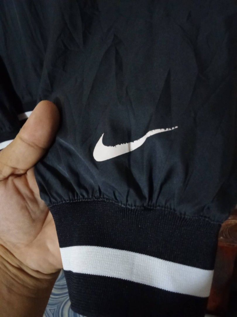 NIKE SB WINDBREAKER (Category: Hoodies) located in Manila. Submitted by khen_thriftshop27. (Listing ID 1465174442, Image 3). Description: NIKE SB WINDBREAKER PSG ONLY BAWAL SA MASELAN SIZE LARGE 25X28 BOXY ISSUE FADE PRINT NABURA NA YUNG FRONT DESIGN YUN LANG ISSUE BUKOD DUN WALA NA REASONABLE PRICE NAMAN 200+SHIP.