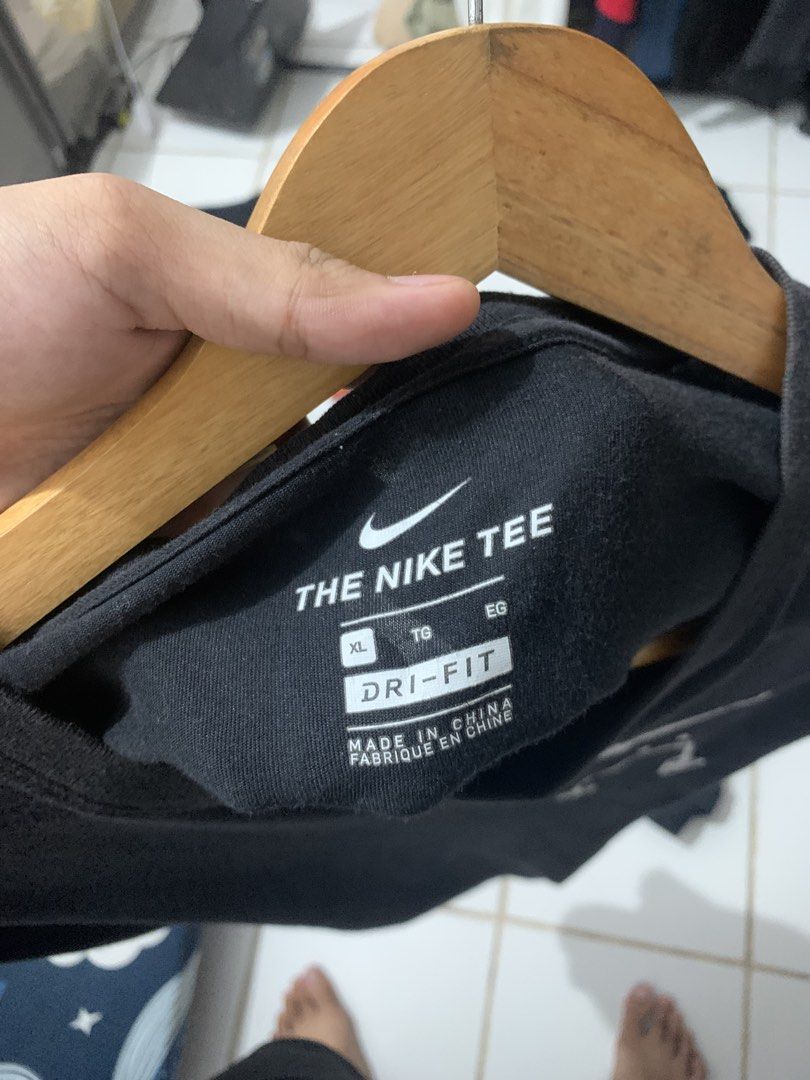 Nike shirt (Category: Formal Shirts) located in Quezon City. Submitted by hustle_mind (Listing ID 1465313447, Image 3). Description: Authentic no issue 23x28.