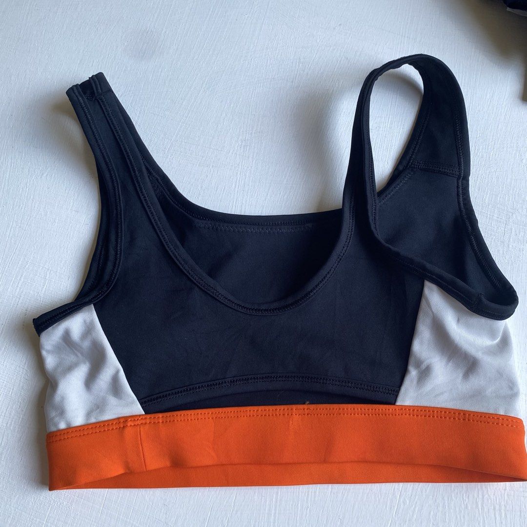 Nike Sports Bra (Category: Activewear) located in Bauang. Submitted by theactivearchive (Listing ID 1465247776, Image 3). Description: Small With padslot but no pads No issue Excellent .