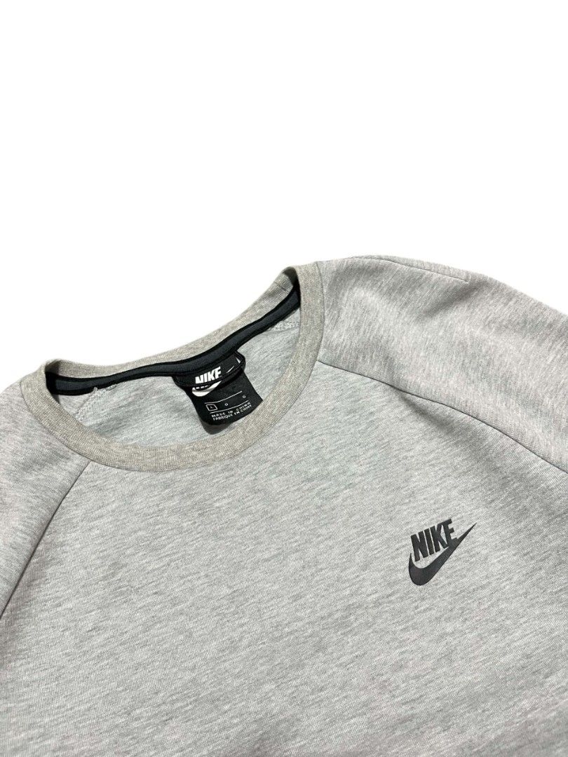 Nike Tech Fleece (Category: Hoodies) located in Bacolod City. Submitted by squarer00ts (Listing ID 1465345140, Image 3). Description: Nike Tech Fleece •Size on tag: Large •Dimension: Width 22 × Length 28 •Need wash.