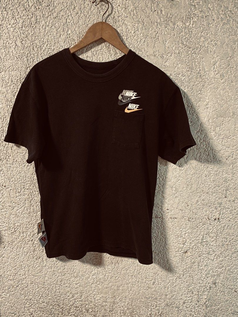 Nike The Nike Tee Pocket T-Shirt Black Medium (Category: Tshirts & Polo Shirts ) located in Navotas City. Submitted by bayxsell (Listing ID 1465337613, Image 1). Description: - Brand: Nike - Color: Black - Size: Medium (M) - Material: 100% Cotton - Design: Classic crew neck, short sleeves - Features: Front chest pocket with layered Nike logo graphics - Details: Extra Nike Sportswear woven tags at the lower side hem - Condition: Excellent / Good a