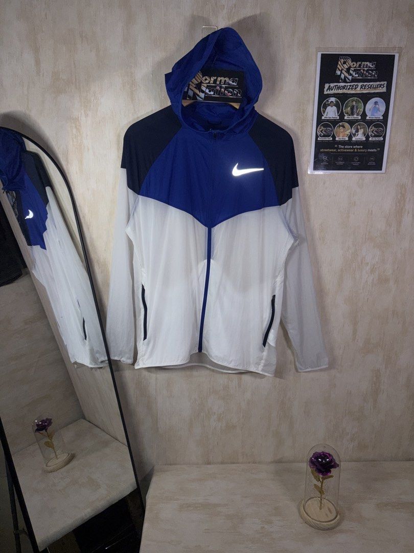 NIKE TWO TONE WINDRUNNER JACKET (Category: Coats, Jackets and Outerwear) located in Cabuyao City. Submitted by pormanation-thrift-store (Listing ID 1465193305, Image 3). Description: NIKE TWO TONE WINDRUNNER JACKET Condition: LIKE NEW Color rate: 10/10 (PWEDE SA MASELAN) Size: LARGE Dimes: 22”Wx28”L Issue: NONE❌ Price: 1500.