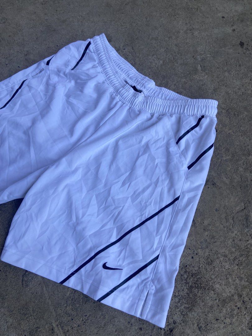Nike Vintage White Short (Category: Shorts) located in Cavite. Submitted by abasolo_jv (Listing ID 1465198329, Image 3). Description: Good Condition 10/10 Color rate 34-40 x18 Dimes 14 leg Open Need wash try to offer .