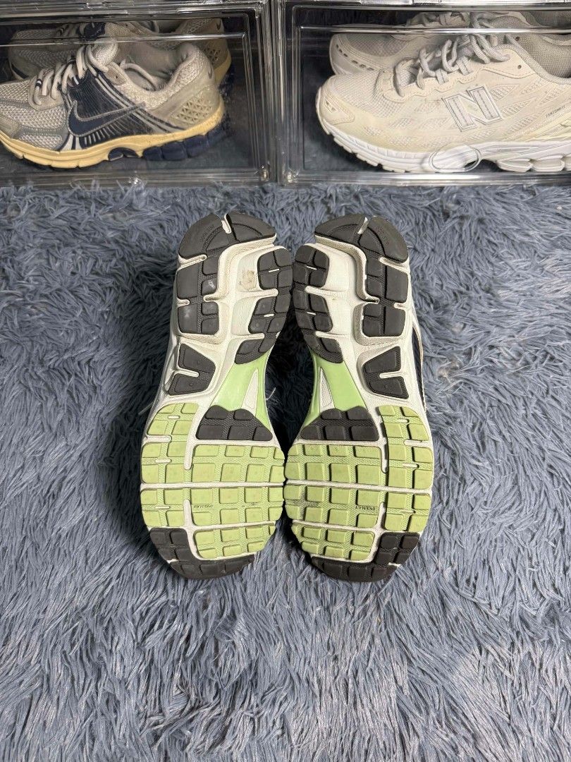 NIKE VOMERO 5 "COBBLEDSTONE" (Category: Sneakers) located in Candelaria. Submitted by worn_gallerie (Listing ID 1465296593, Image 3). Description: NIKE VOMERO 5 SIZE 8 US WOMENS GOOD CONDITION SIGN OF USAGE ₱1,699 ONLY.