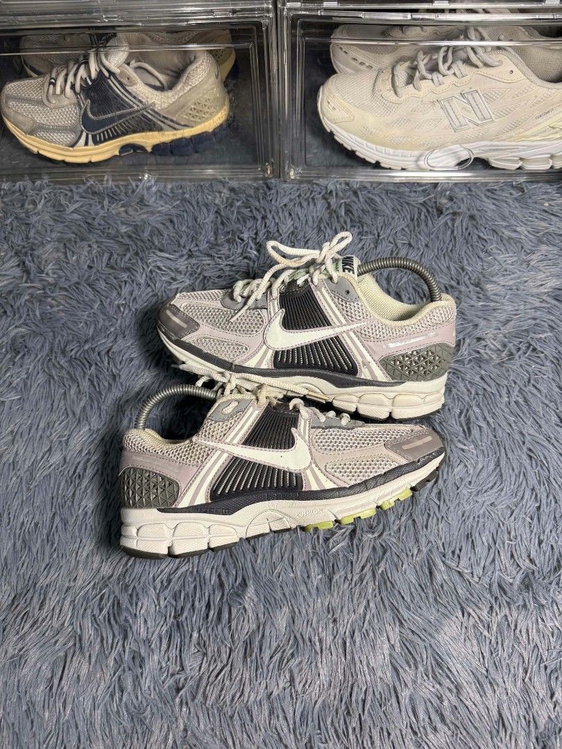 NIKE VOMERO 5 "COBBLEDSTONE" (Category: Sneakers) located in Candelaria. Submitted by worn_gallerie (Listing ID 1465296593, Image 1). Description: NIKE VOMERO 5 SIZE 8 US WOMENS GOOD CONDITION SIGN OF USAGE ₱1,699 ONLY.
