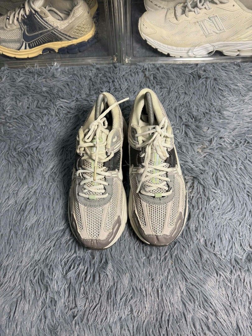 NIKE VOMERO 5 "COBBLEDSTONE" (Category: Sneakers) located in Candelaria. Submitted by worn_gallerie (Listing ID 1465296593, Image 2). Description: NIKE VOMERO 5 SIZE 8 US WOMENS GOOD CONDITION SIGN OF USAGE ₱1,699 ONLY.