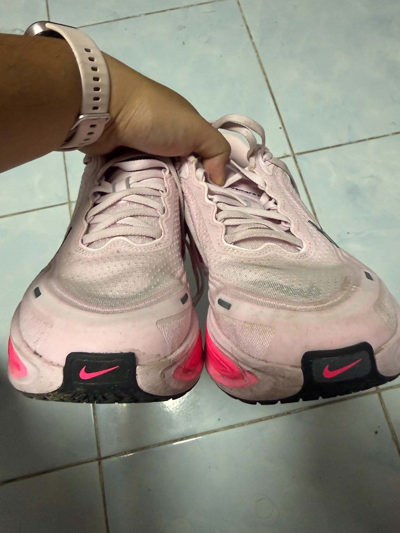Nike Vomero Plus Pink Foam US8.5 (Category: Sneakers) located in Rodriguez. Submitted by mari_nella23 (Listing ID 1465219269, Image 3). Description: - Brand: Nike - Model/Type: Vomero Plus - Colorway: Pink foam - Cushioning: Maximum foam setup for high comfort - Outsole: Traction waffle pattern with plenty of tread life left - Condition: Laces intact, with some dirt marks on the mesh upper and midsole sides from previous runs Location: Montalban 
